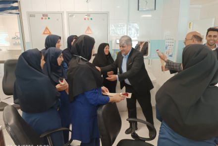 تجلیل از پرستاران حوزه بهداشت و بیمارستانهای شهرستان خمینی‌شهر توسط مدیریت شبکه بهداشت 